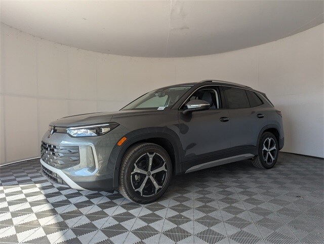 2025 Volkswagen Tiguan SE photo 2