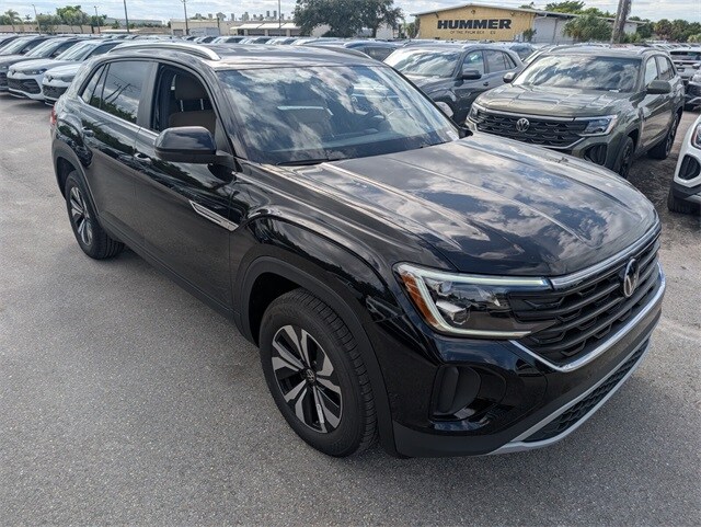 2026 Volkswagen Atlas Cross Sport SE photo 2