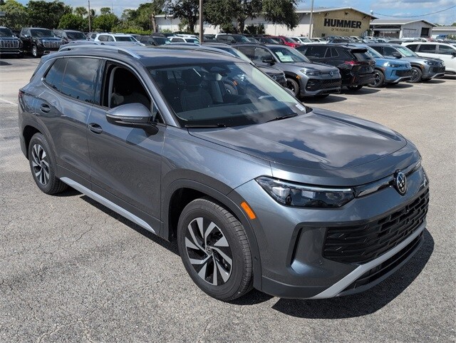 2025 Volkswagen Tiguan S photo 2