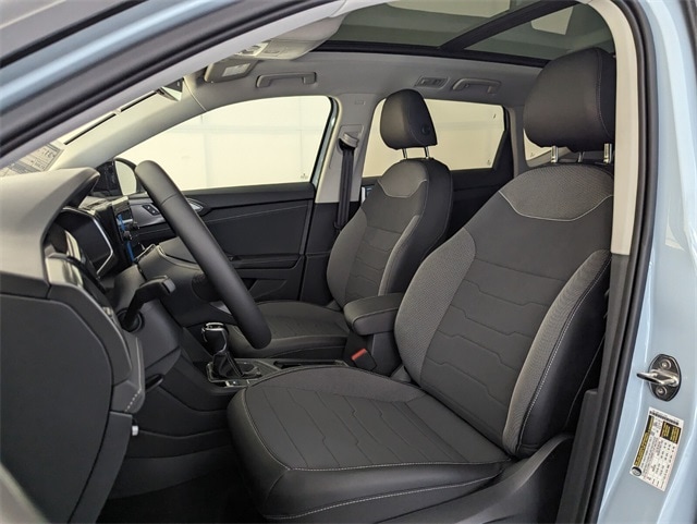 2026 Volkswagen Taos SE photo 3