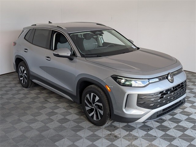 2025 Volkswagen Tiguan S photo 2