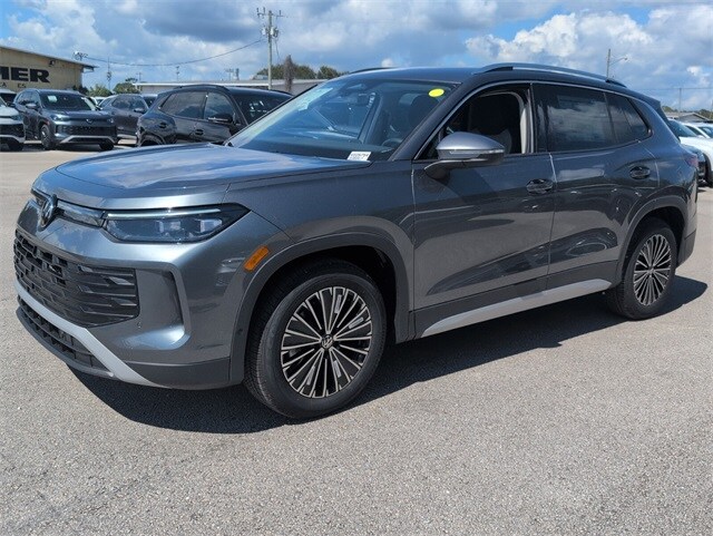 2025 Volkswagen Tiguan S photo 4