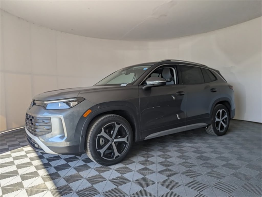 New 2025 Volkswagen Tiguan 2.0T SE SUV