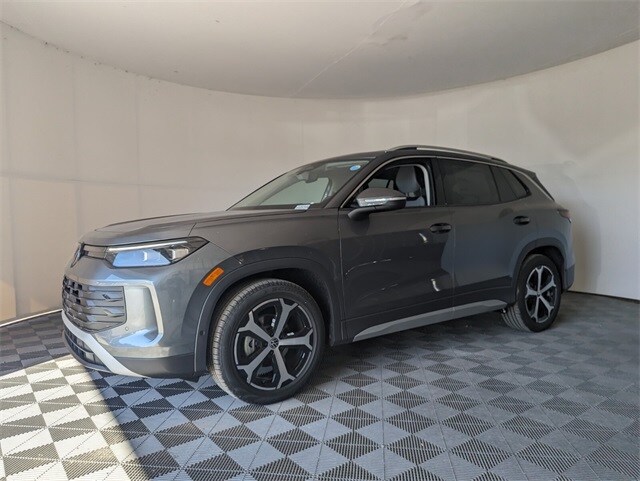 2025 Volkswagen Tiguan SE photo 2