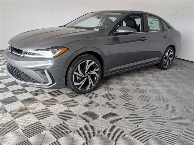 2025 Volkswagen Jetta 1.5T SEL photo 3