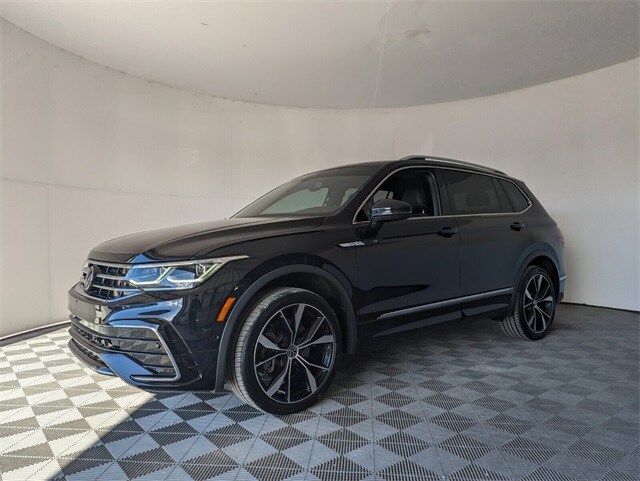 2022 Volkswagen Tiguan SEL R-Line photo 2