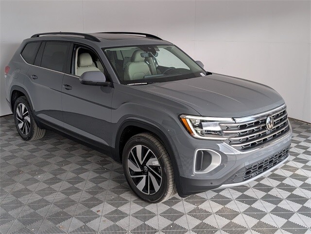 2026 Volkswagen Atlas SE Technology photo 2