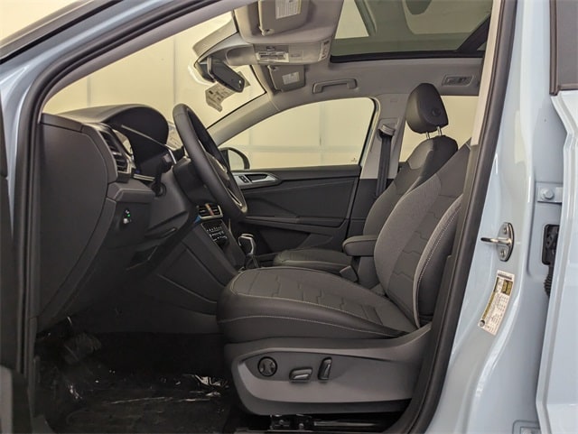 2026 Volkswagen Taos SE photo 4