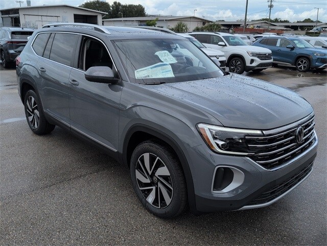 2026 Volkswagen Atlas SEL photo 2