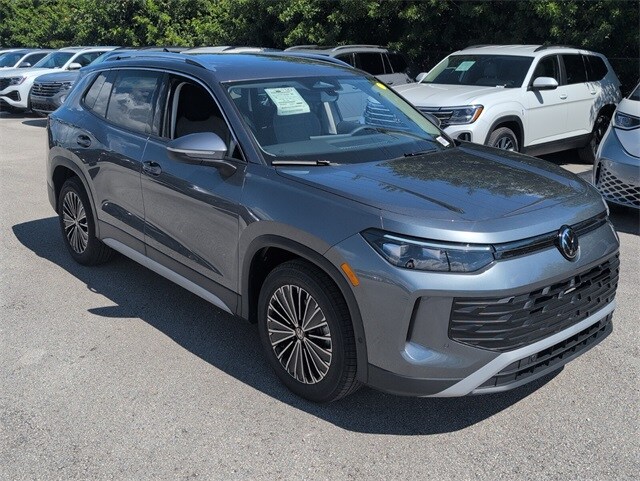 2025 Volkswagen Tiguan S photo 2