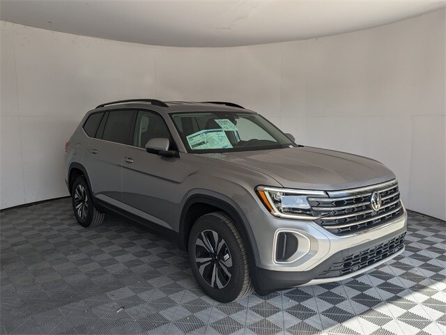 2026 Volkswagen Atlas SE photo 2