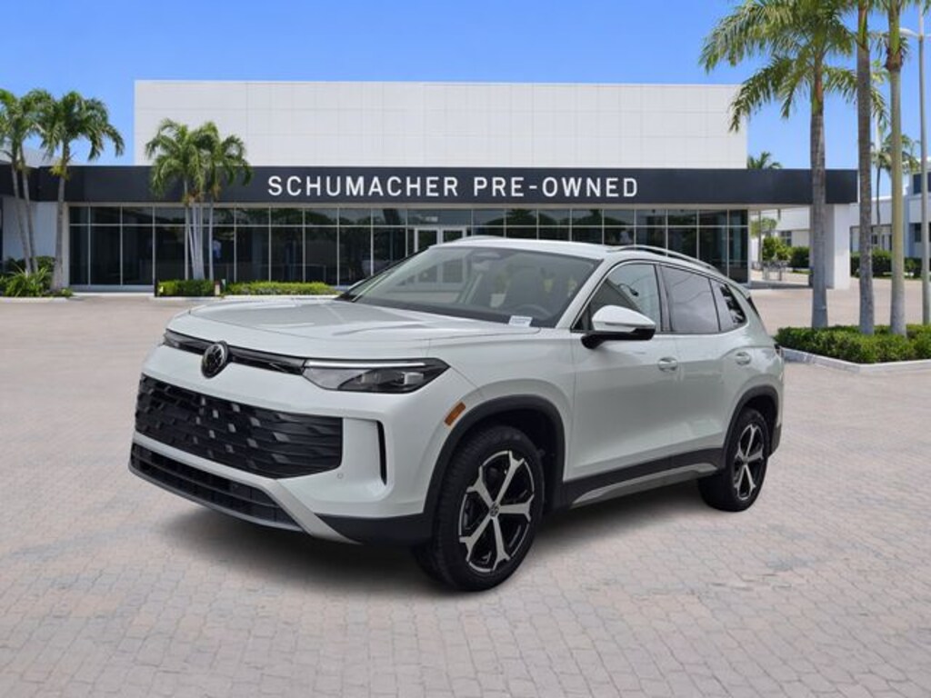 Used 2025 Volkswagen Tiguan 2.0T SE SUV