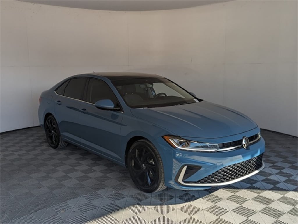 Used 2025 Volkswagen Jetta 1.5T SE Sedan