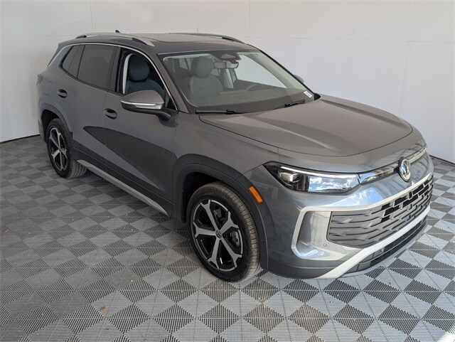 2025 Volkswagen Tiguan SE photo 2