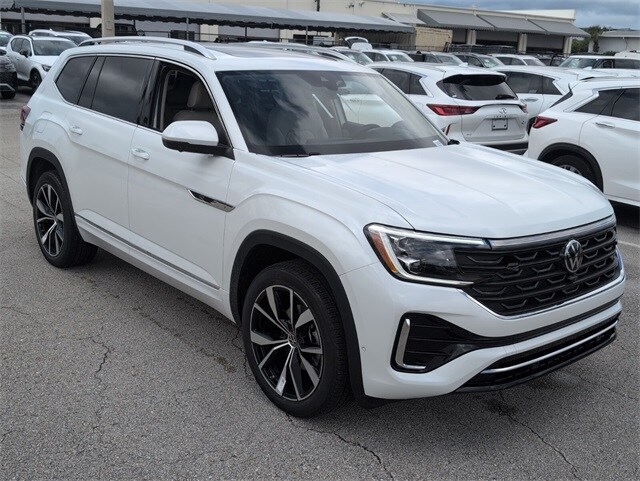 2026 Volkswagen Atlas SEL Premium R-Line photo 2