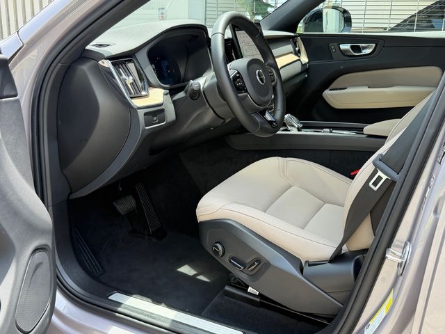 2026 Volvo XC60 Core - Photo 12