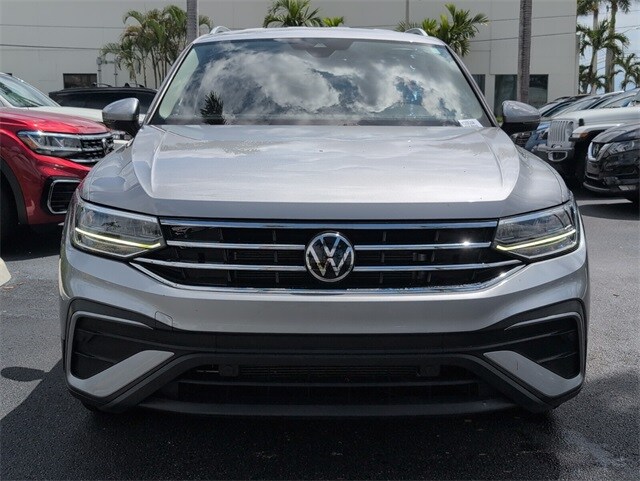 2023 Volkswagen Tiguan SE photo 2