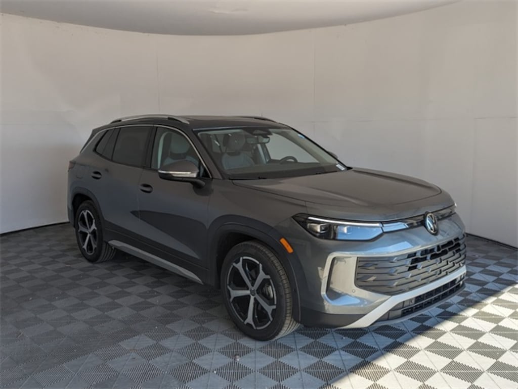 New 2025 Volkswagen Tiguan 2.0T SE SUV