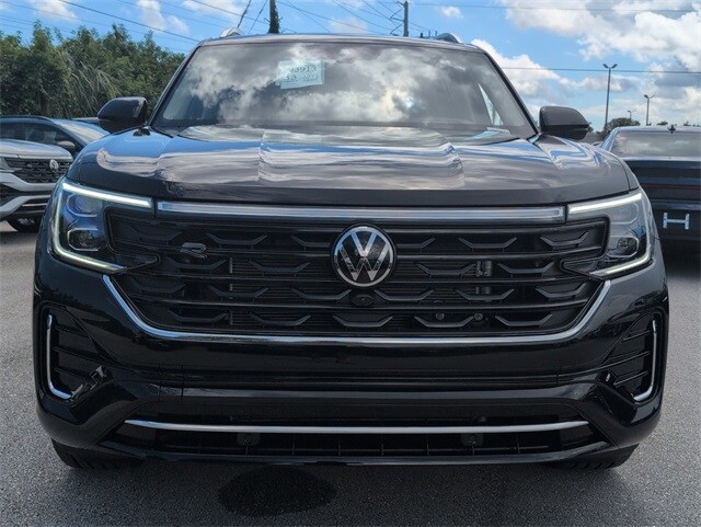 2026 Volkswagen Atlas SEL Premium R-Line photo 2
