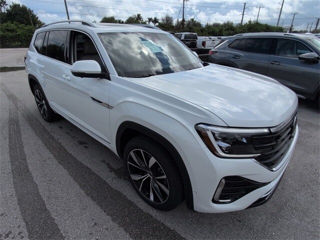 2026 Volkswagen Atlas SEL Premium R-Line photo 2