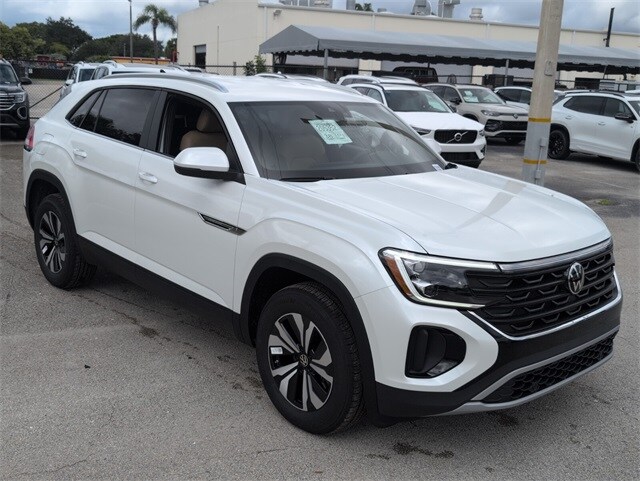 2026 Volkswagen Atlas Cross Sport SE photo 2