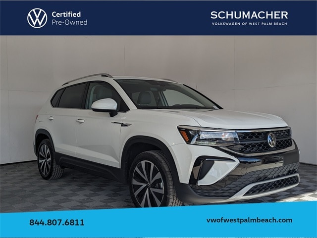 2024 Volkswagen Taos SE's photo