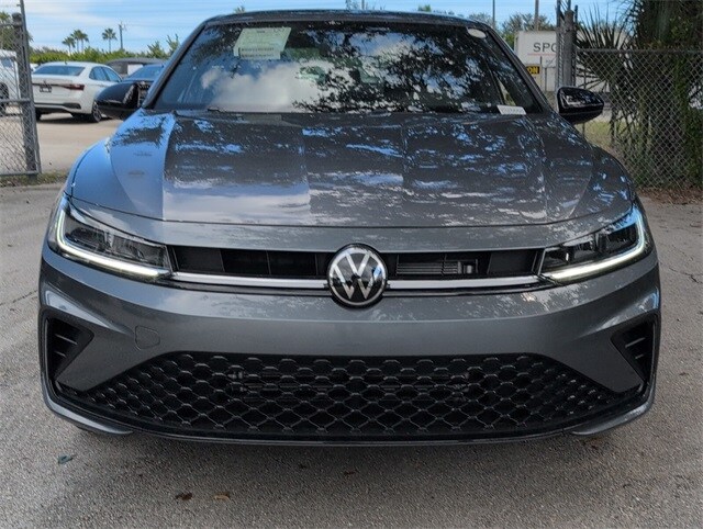 2025 Volkswagen Jetta 1.5T Sport photo 2