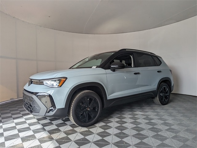 2026 Volkswagen Taos SE photo 2