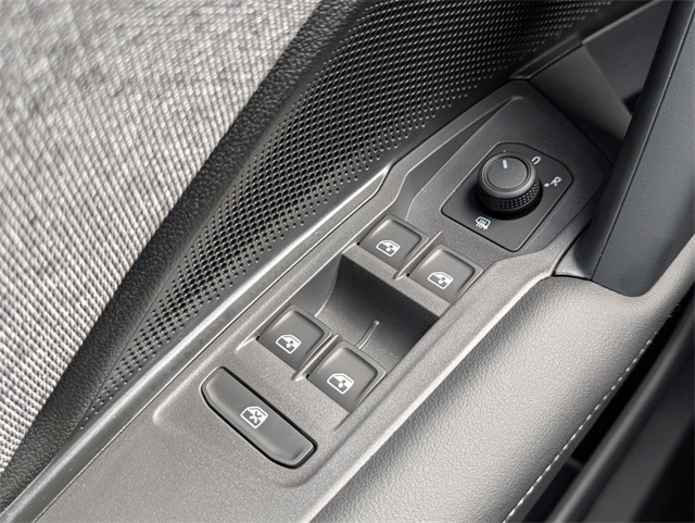 2026 Volkswagen Tiguan S photo 3