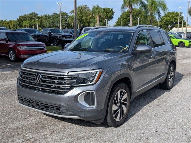 2024 Volkswagen Atlas SEL photo 3