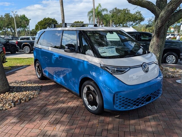2025 Volkswagen ID. Buzz Pro Plus photo 2