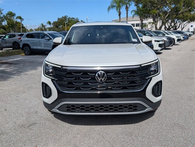 2026 Volkswagen Atlas Cross Sport SE Technology photo 3