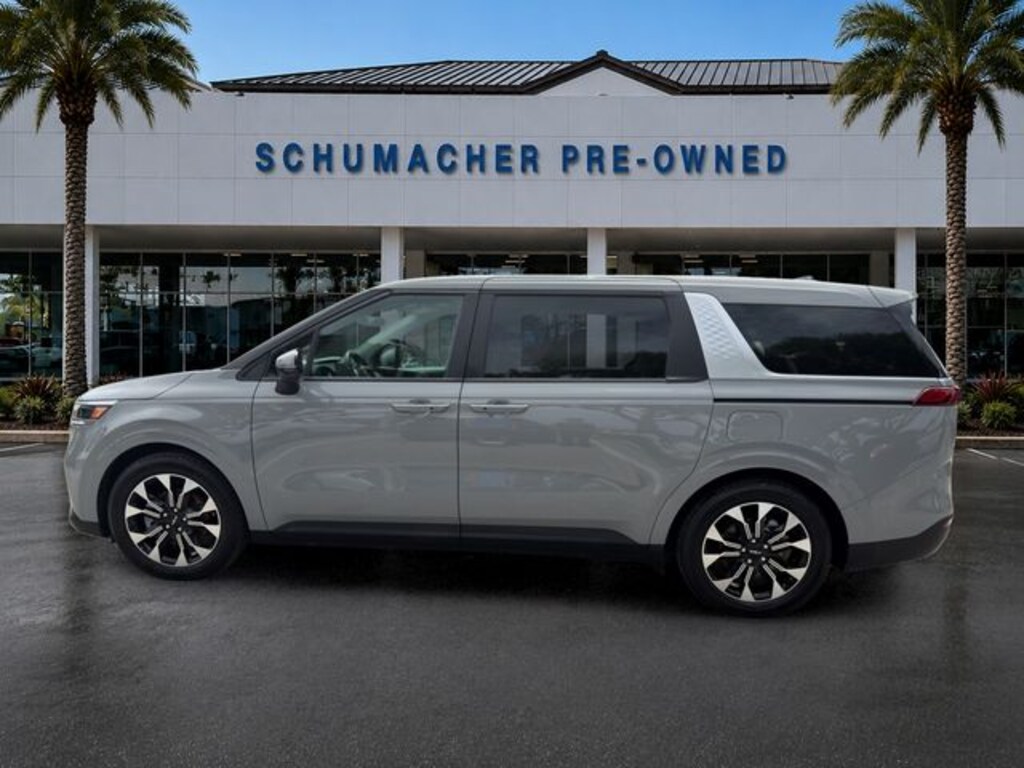 Used 2024 Kia Carnival EX MPV