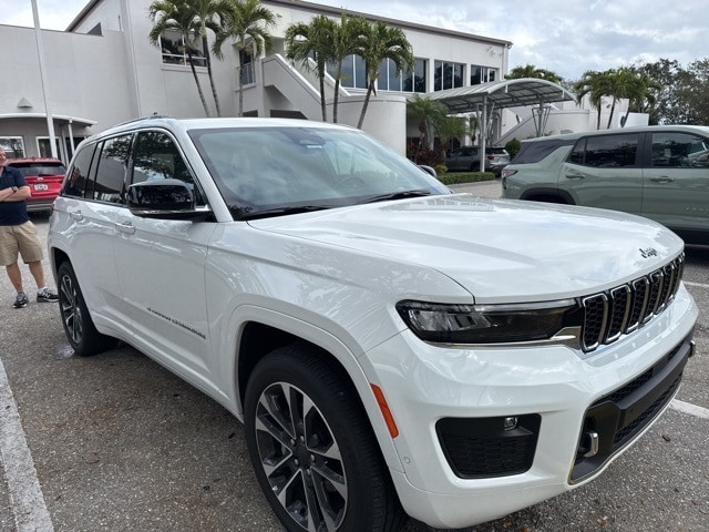 2023 Jeep Grand Cherokee Overland's photo
