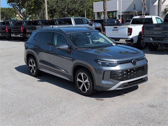 2025 Volkswagen Tiguan SE photo 2