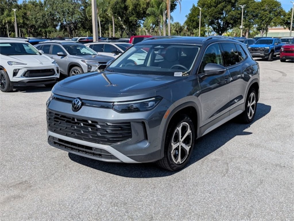 New 2025 Volkswagen Tiguan 2.0T SE SUV