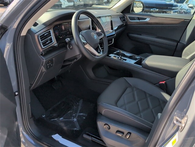 2026 Volkswagen Atlas SE Technology photo 2