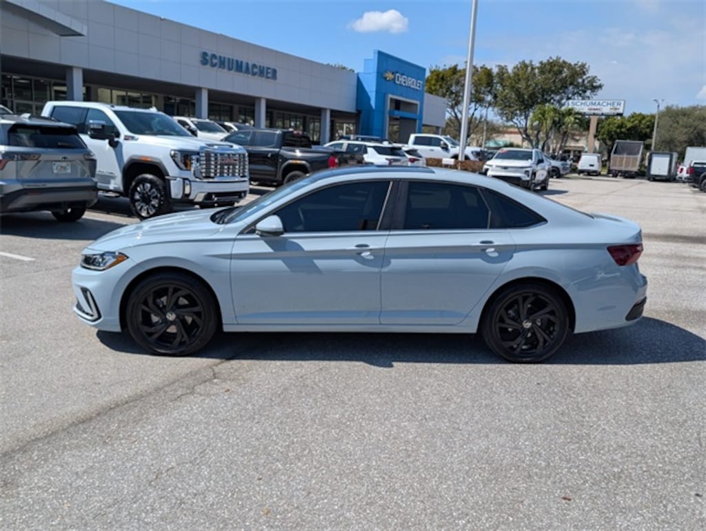 Certified 2025 Volkswagen Jetta 1.5T SE Sedan