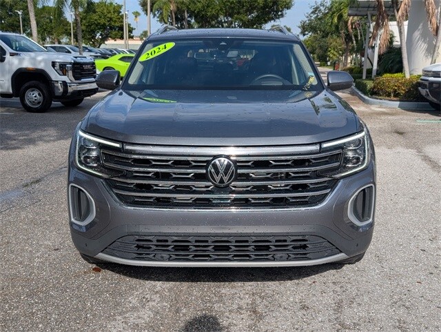 2024 Volkswagen Atlas SEL photo 2