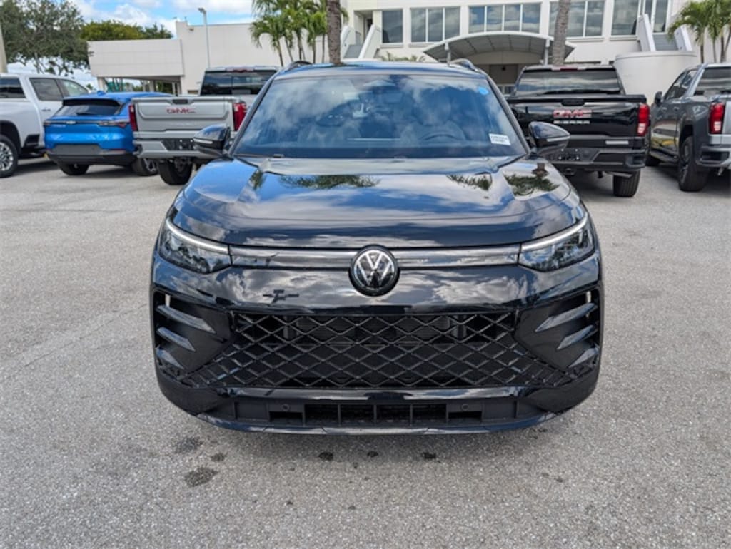 New 2026 Volkswagen Tiguan 2.0T SE R-Line Black SUV