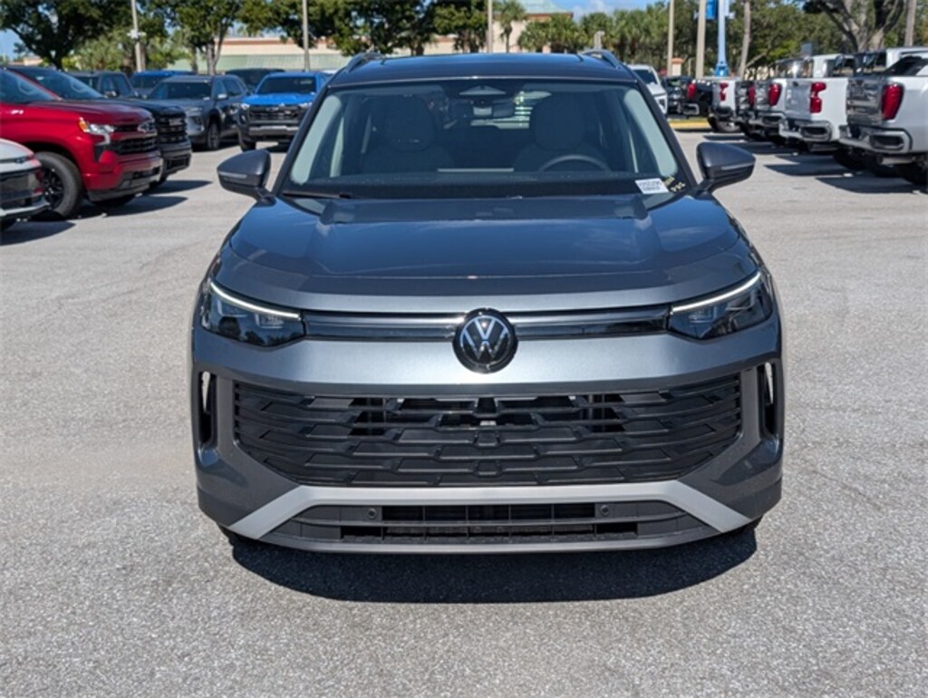 New 2025 Volkswagen Tiguan 2.0T SE SUV