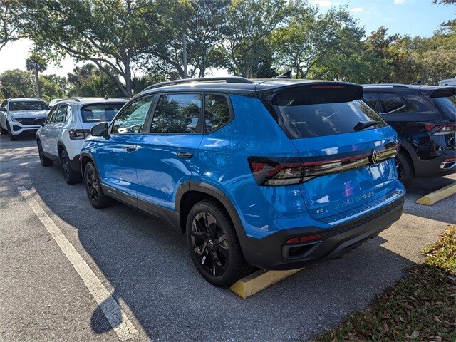 2025 Volkswagen Taos SE photo 3