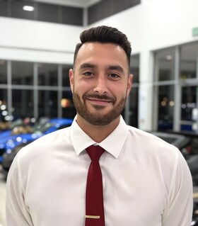 Staff member Emanuel Fernandez from ID_5bd887