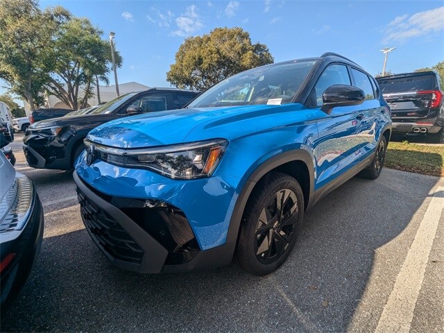 2025 Volkswagen Taos SE photo 2