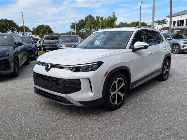 2026 Volkswagen Tiguan SE photo 3