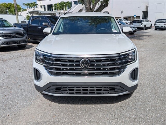 2026 Volkswagen Atlas SE photo 3