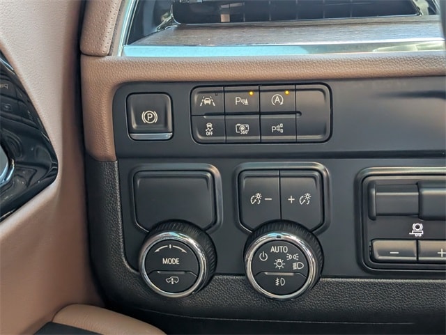 2025 Chevrolet Suburban High Country photo 4