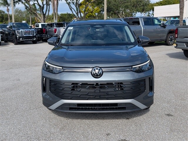 2026 Volkswagen Tiguan SE photo 2