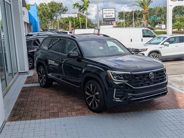 2026 Volkswagen Atlas SEL Premium R-Line photo 2