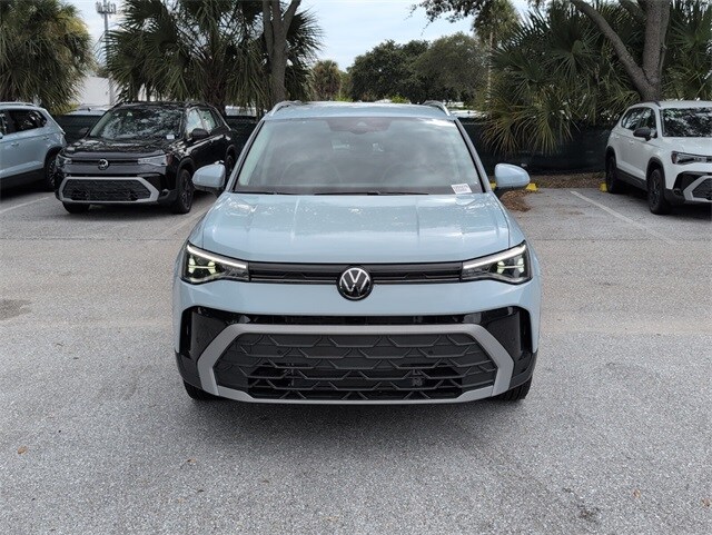 2025 Volkswagen Taos SE photo 2